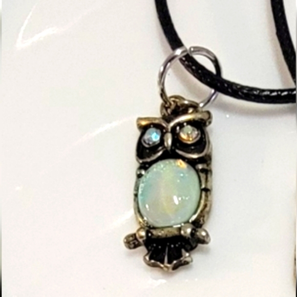Iridescent gemstone opal owl pendant on a leather cord necklace, NWOT - Picture 2 of 2